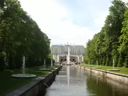 Большой каскад и Большой Петергофский дворец. Вид с Морского канала