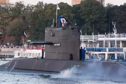 Дизель-электрическая подводная лодка «Санкт-Петербург» на праздновании Дня ВМФ в Санкт-Петербурге