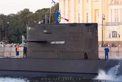 Дизель-электрическая подводная лодка «Санкт-Петербург» в День ВМФ