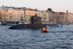 Дизель-электрическая подводная лодка «Санкт-Петербург» на праздновании Дня ВМФ в Санкт-Петербурге