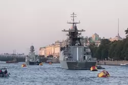 Военные корабли в Санкт-Петербурге на Дне ВМФ в 2013 году
