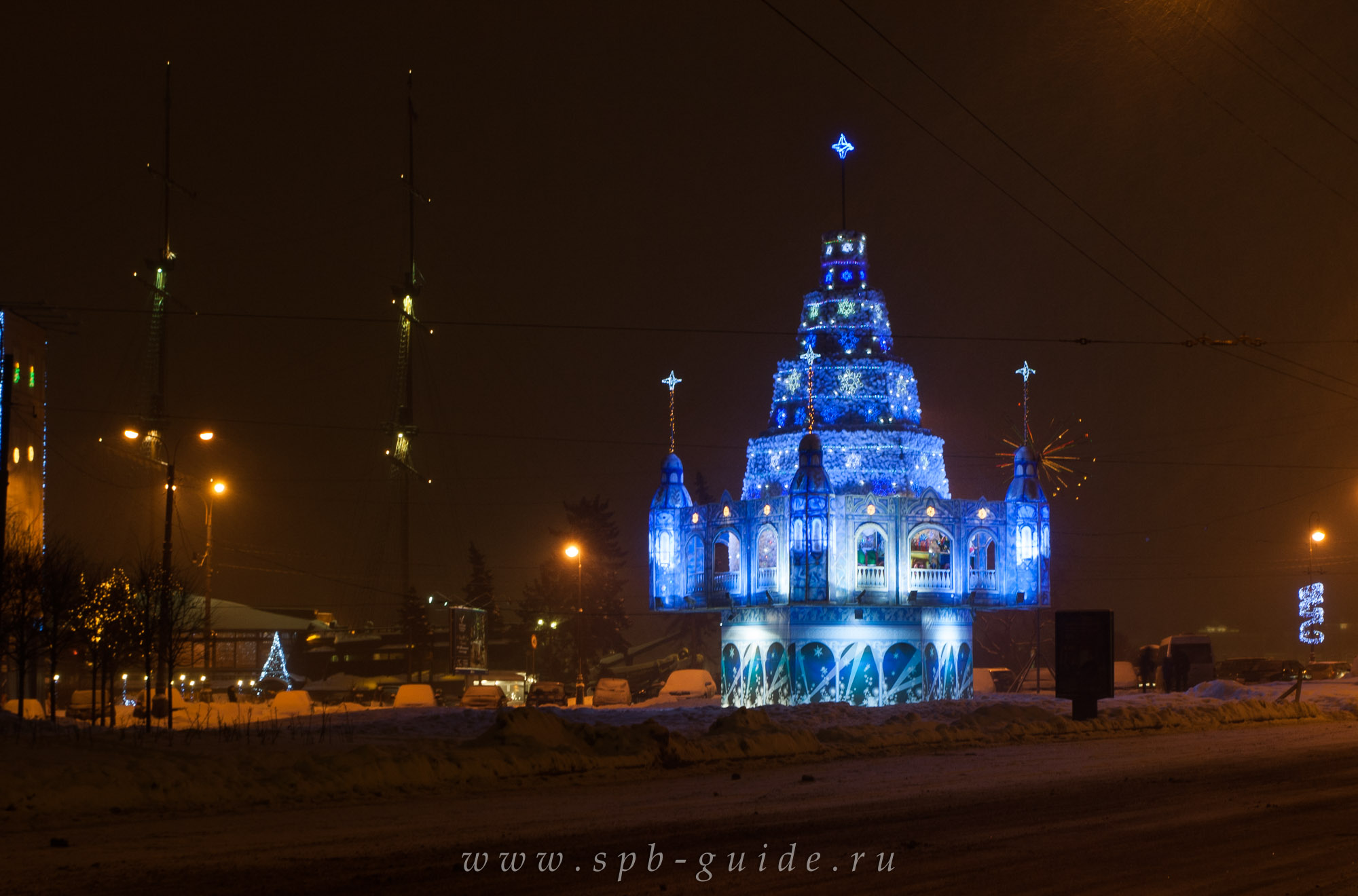 Новогодние украшения у Биржевого моста Новогодние украшения у Биржевого моста