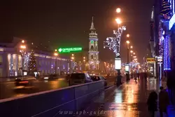 Гостиный двор и Невский проспект ночью