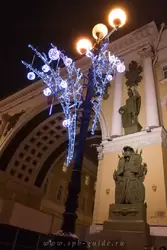 Новогодние украшения на Дворцовой площади