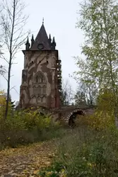 Шапель (церковь, колокольня) — искусственная руина в Александровском парке