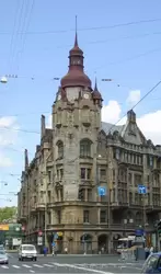 Здание на углу Садовой улицы и Вознесенского проспекта