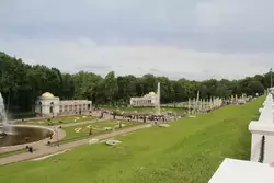Панорама каскада фонтанов Петродворца