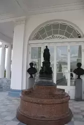 Камеронова галерея памятник Екатерине