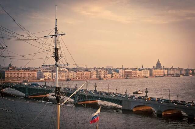 Экскурсии по крышам Санкт-Петербурга, вид на Троицкий мост и Неву