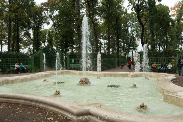 Летний сад в Санкт-Петербурге, фонтан «Гербовый»