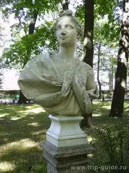 Скульптура «Юноша» в Летнему саду. Неизвестный скульптор, 18 в.