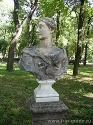 Скульптура женщины в серой драпировке. Неизвестный скульптор, 18 в.