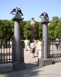 Вход в Летний сад со стороны Михайловского замка