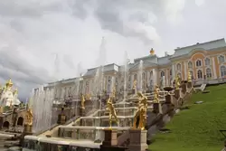 Большой дворец и каскад фонтанов