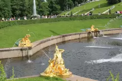 Скульптуры Большого каскада фонтанов
