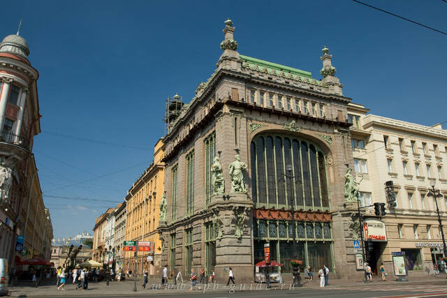 Елисеевский магазин в Санкт-Петербурге