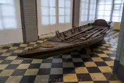 Четырёхвесельная лодка на которой Пётр путешествовал по Неве и её притокам, предположительно построена самим царём