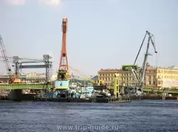 Разборка моста Лейтенанта Шмидта в Санкт-Петербурге