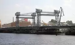 Временный мост через Неву