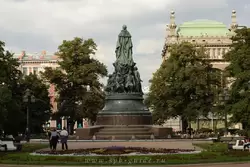 Памятник Екатерине II и площадь Островского