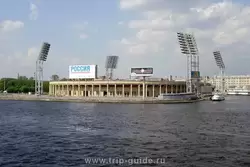 Вид на стадион «Петровский» с Тучкова моста