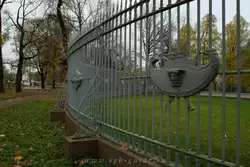 Ограда у ворот «Любезным моим сослуживцам», Царское Село