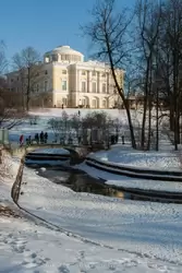 Павловский дворец зимой