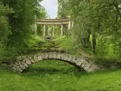 Павловский парк, колоннада Аполлона