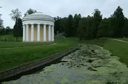 Храм Дружбы и река Славянка