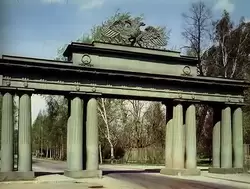 Павловск, Николаевские (Чугунные) ворота