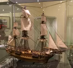 Модель фрегата «Импернабль» (в переводе с французского «Неприступный»), был спущен на воду Белого озера 1 октября 1797 года