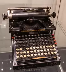Пишущая машина Smith Premier модель №10 с русским дореформенным шрифтом, изготовлены в городе Сиракьюс (США) в конце 19 – начале 20 века
