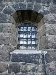 Окошко с решётками в Выборгском замке