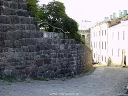 Вымощенная улочка Выборгского замка
