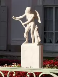Мраморная скульптура «Амур с луком». Копия XVIII века с античного оригинала Лисиппа IV века до н.э.
