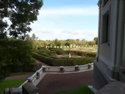 Вид Нижнего сада от Церковного павильона