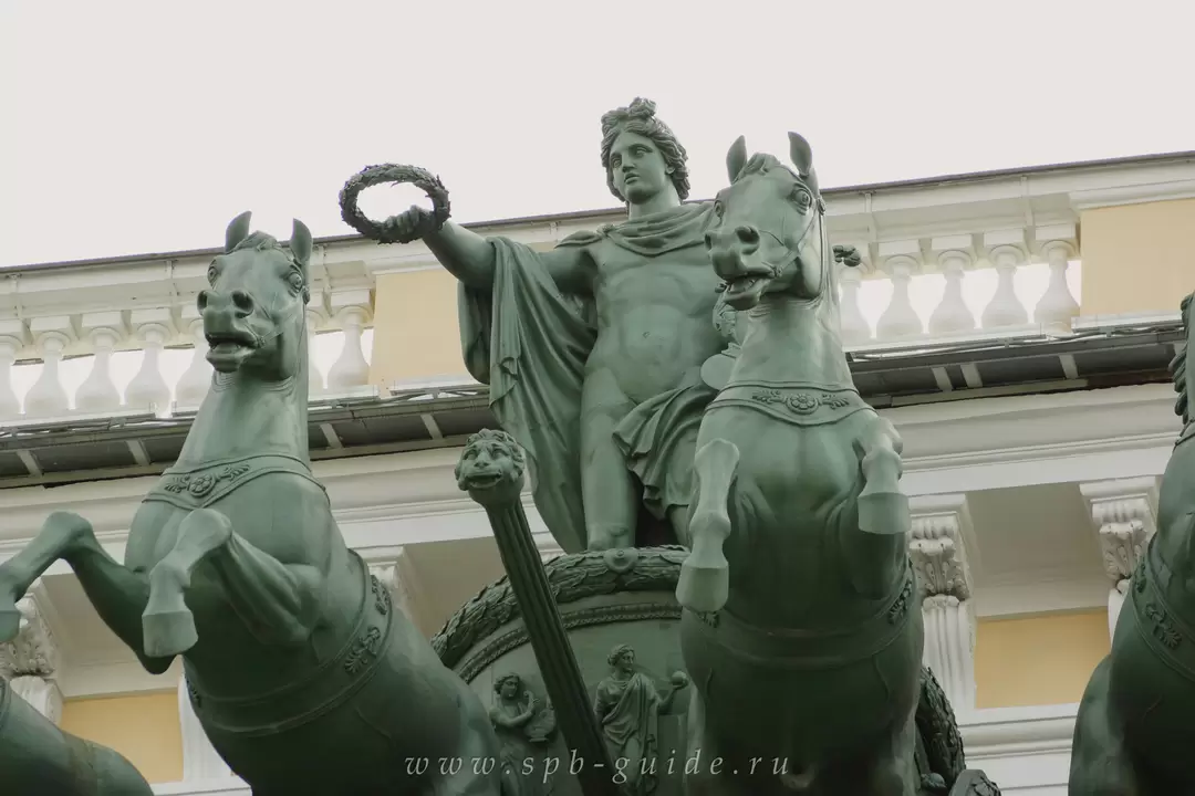Квадрига Аполлона на Александринском театре Квадрига Аполлона на Александринском театре