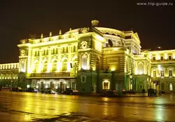 Мариинский театр в ночной подсветке