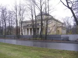 Дача принца Ольденбургского на Малой Невке (архитектор Л.С. Шустов) восстановлена