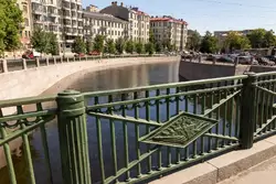 Силин мост, вид на реку Карповку