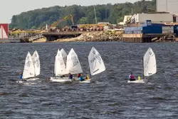 Финский залив, соревновая юных яхтсменов