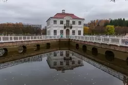 Дворец Марли и его отражение в Секторальном пруду