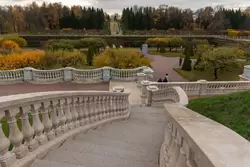 Лестница земляного вала и сад Венеры