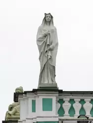 Деметра — скульптура на крыше Зимнего дворца