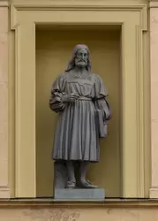 Марк Антонио — скульптура на фасаде Нового Эрмитажа