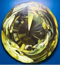 Андрей Рудьев «Менины. Отражение» — автор воспроизвел известную картину Веласкеса «Менины» аналогично фильтру «полярные координаты» графического редактора
