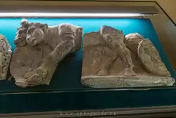 Бытовые предметы и детали отделки, найденные при реставрации Строгановского дворца в 1990-2000 годы