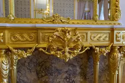 Позолоченный столик в Большой гостиной Строгановского дворца