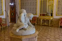 Скульптура «Преданность» Джозуэ Мели в Большой гостиной
