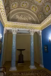 Строгановский дворец, коринфские колонны из искусственного мрамора и пилястры в Малом кабинете